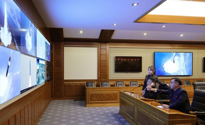 Kuzey Kore, orta menzilli hipersonik balistik füze test ettiğini duyurdu