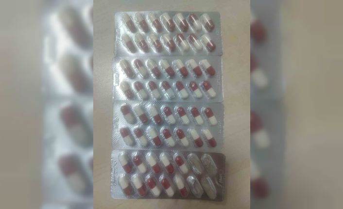 Manisa’da polisten kaçan şüpheliden uyuşturucu hap çıktı