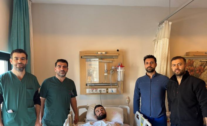 Mardin’de 25 yaşındaki gencin bacağındaki şişkinlik endovasküler girişim ile tedavi edildi