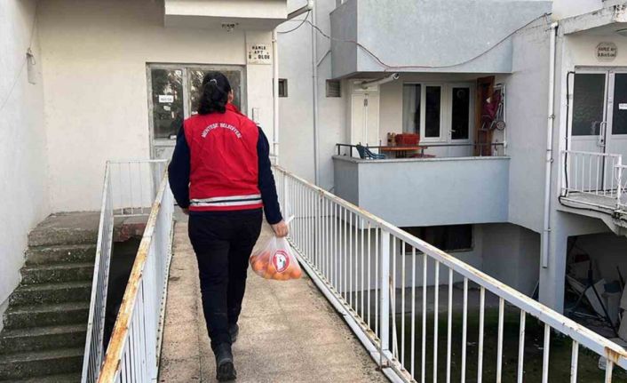 Menteşe Belediyesi 1 ton portakal dağıttı