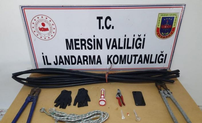 Mersin’de kablo hırsızlığı yaparken yakalanan 2 kişi tutuklandı