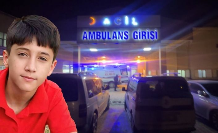 Minibüsün üzerine kaya parçasının düştüğü olayda ağır yaralanan çocuk hayatını kaybetti