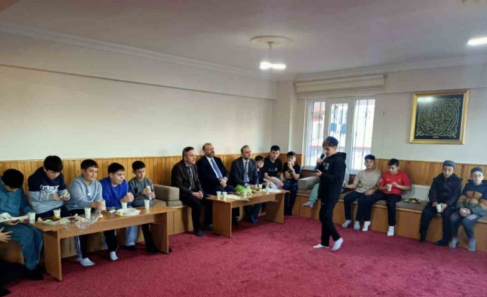Müftü İrfan Açık “Gençliğe Değer Ara Dönem Kampı”nı ziyaret etti