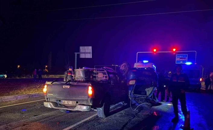 Muğla’da feci kaza... Kavşakta 2 araç çarpıştı: 2 ölü, 2 yaralı