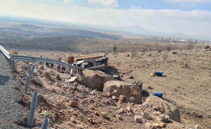 Niğde’de kamyon devrildi: 1 ölü, 1 yaralı