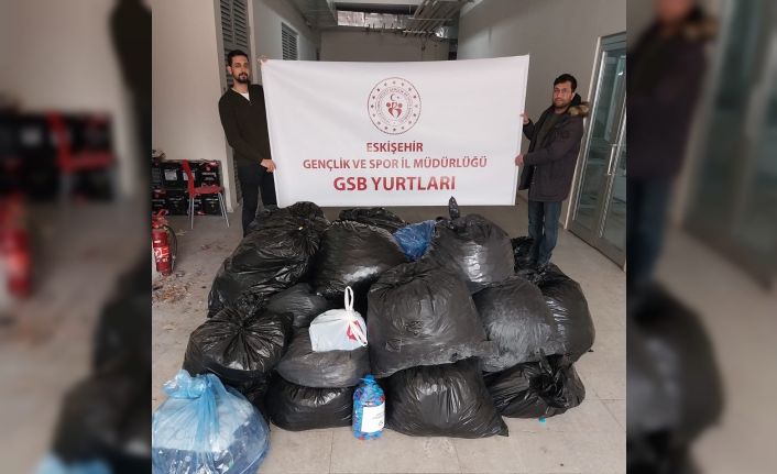 Öğrenciler mavi kapak projesiyle engellilere destek olmaya devam ediyor