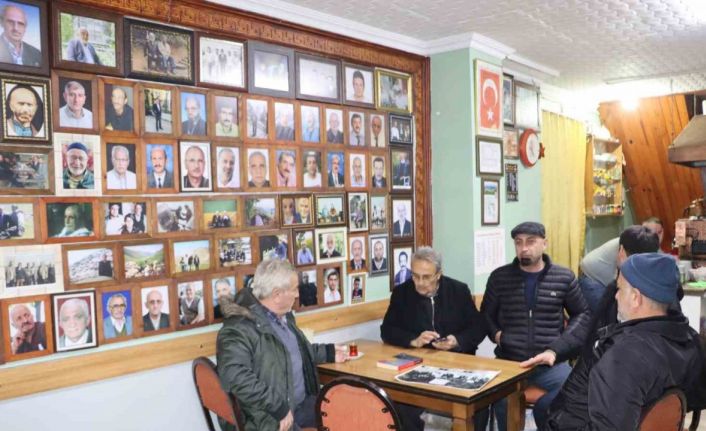 Ölen yakınlarıyla bu çay ocağında bir araya geliyorlar