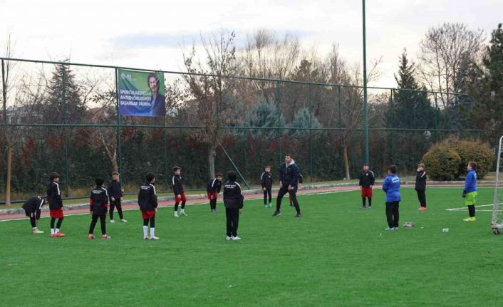 Osmangazi Spor Sahası’ndaki çalışmalar tamamlanarak hizmete açıldı