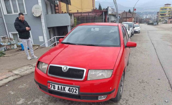 Otomobilin çocuğa çarptığı anlar kamerada