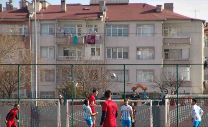 Özvatanspor geriden gelerek kazandı