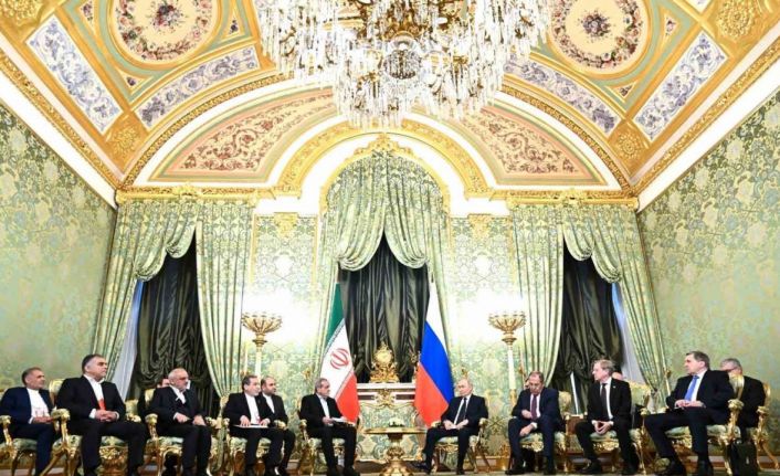 Pezeşkiyan, Kremlin’de Putin ile görüştü