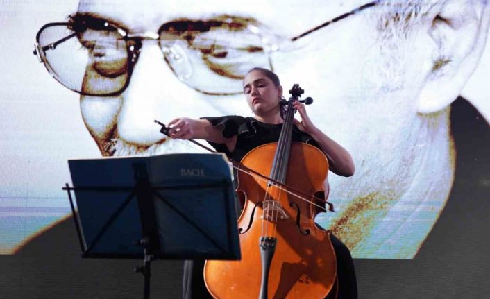 PKK’nın bombalı saldırısında hayatını kaybeden Onat Kutlar, vefatının 30. yılında Beyoğlu’nda anıldı