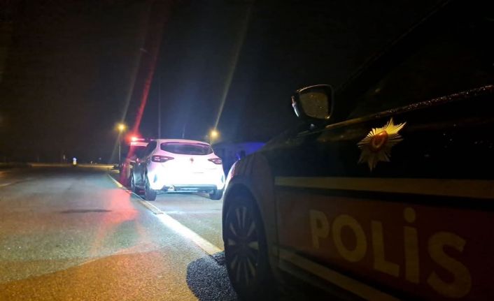 Polisten kaçan şüphelilerin aracında uyuşturucu çıktı