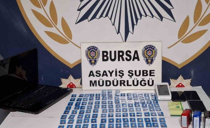 Sahte altınları satmaya çalıştılar, önce kameraya sonra polise yakalandılar