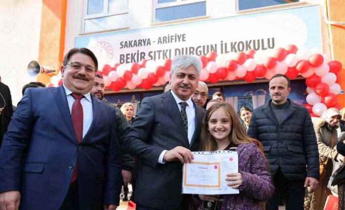 Sakarya’da 211 bin 700 öğrenci karne heyecanı yaşadı