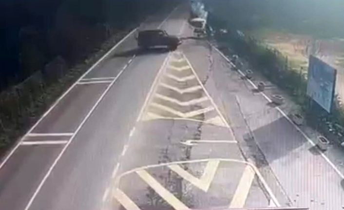 Sarıyer’de İranlı iş adamının ciple seyyar satıcıya çarpıp, mesire alanına uçtuğu anlar kamerada