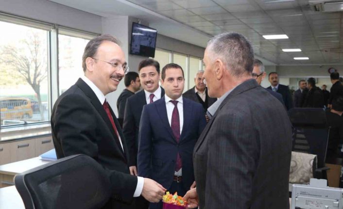 Siirt Valisi ve Belediye Başkan Vekili Kızılkaya, belediye personeli ile bir araya geldi