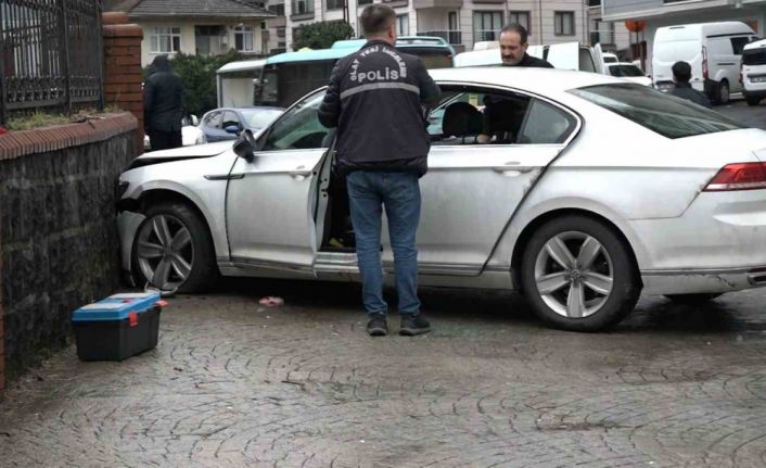 Silahla vurulduktan sonra aracıyla hastaneye giderken kaza yaptı