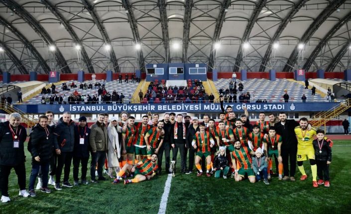 Silivri Belediye Başkanı Balcıoğlu, Selimpaşaspor’un şampiyonluk coşkusuna ortak oldu