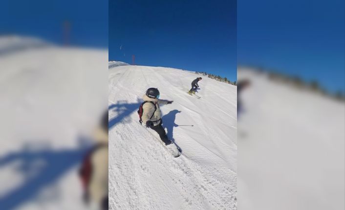 Snowboardcu ile kayakçı kozlarını Zigana Dağı’nda paylaştı