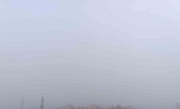 Tarihi Karahisar Kalesi sis nedeniyle gözlerden kayboldu