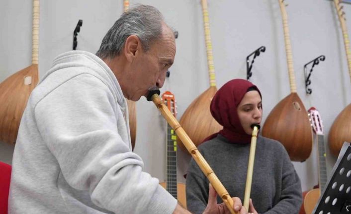 Tasavvuf musikisini gençlerle buluşturan neyzen: Hem üretiyor hem öğretiyor