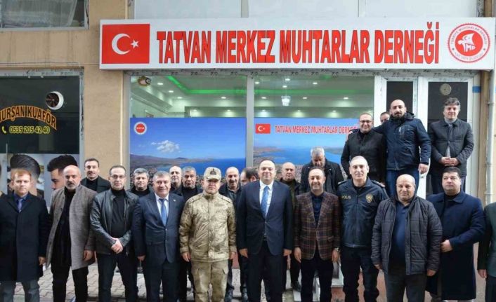 Tatvan Kaymakamı Demir muhtarlarla bir araya geldi