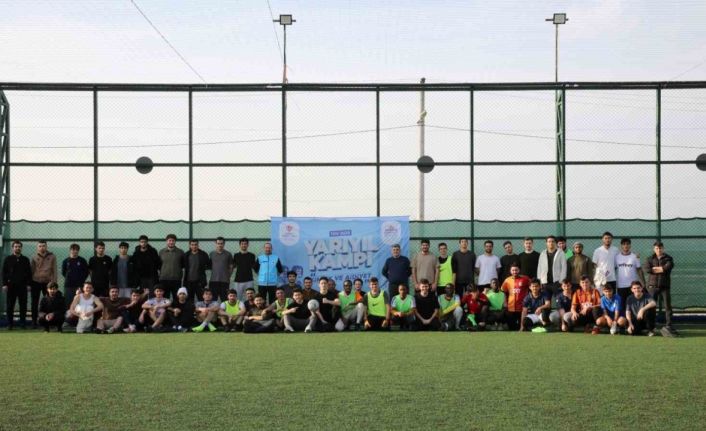 TDV’den 12 ilde 21 farklı merkezde bin 774 öğrenciye yarıyıl kampı