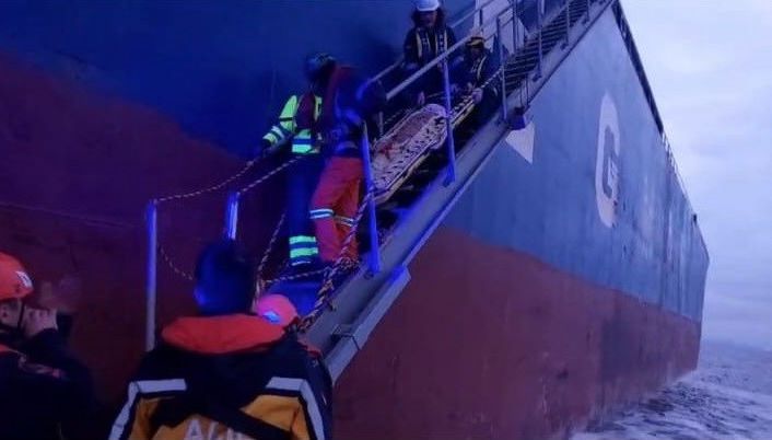 Tekirdağ açıklarında ticari gemide yaralanan şahıs tahliye edildi