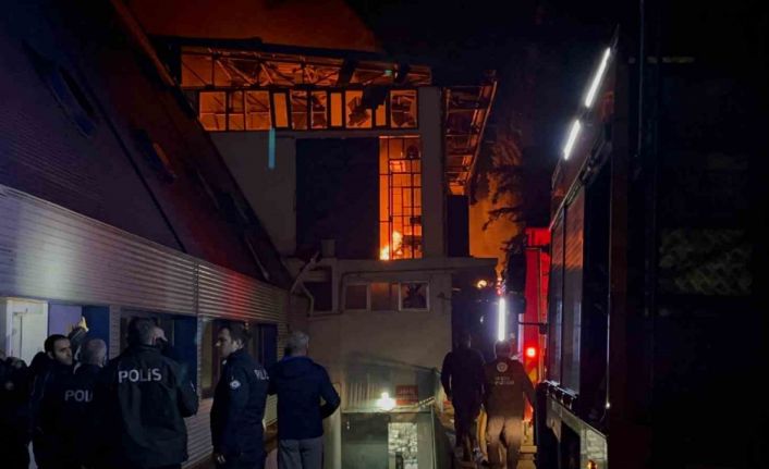 Tekstil fabrikası alevlere teslim oldu