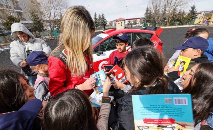 TOSFED’in ’Velinin Karnesi Nasıl?’ projesi 2025 yılında 30 şehre daha ulaşacak