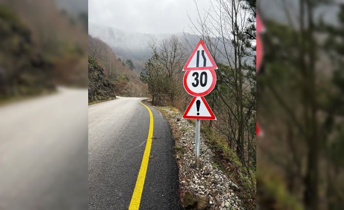 Trafik levhası yenilendi