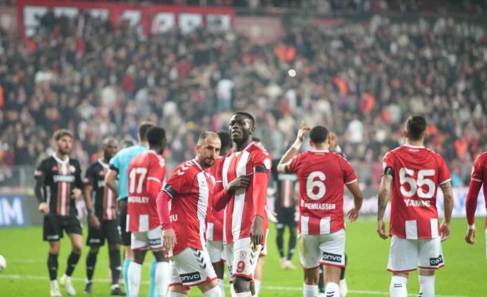 Trendyol Süper Lig: Samsunspor: 1 - Gaziantep FK: 0 (İlk yarı)