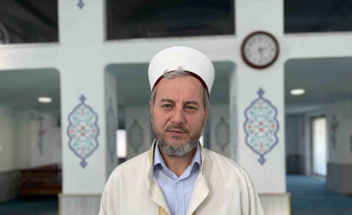 Yabancı turisti camide ağırladı, turist sosyal medyadan teşekkür etti