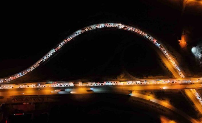 Yarıyıl tatili başladı, 43 ilin geçiş noktasında trafik yoğunluğu arttı: Araç trafiği havadan görüntülendi