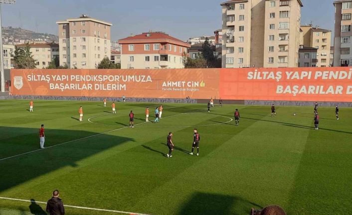 Yeni Malatyasporlu futbolculardan protesto