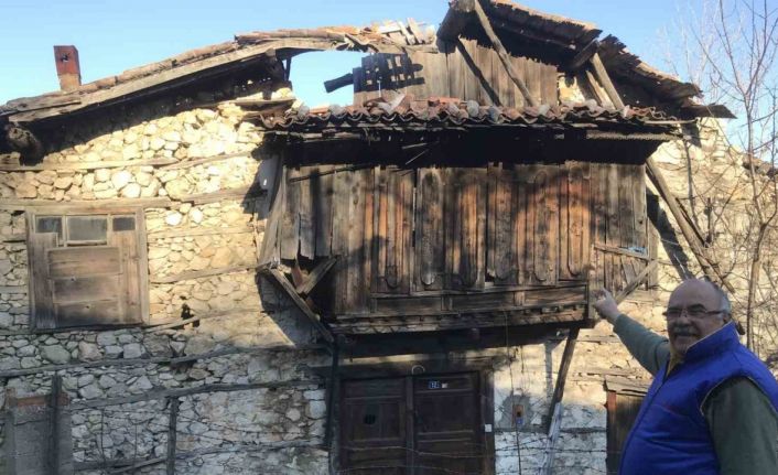 Yüksek restorasyon maliyeti ve mirasçılar arasındaki anlaşmazlık düğmeli evleri yok ediyor