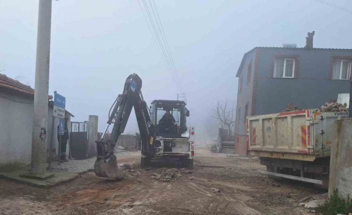 Yunusemre’de bozulan yollar onarılıyor