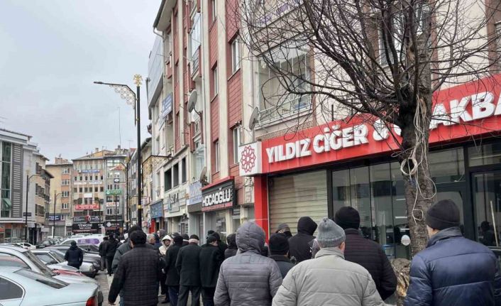 Zam söylentisi kuyruk oluşturdu