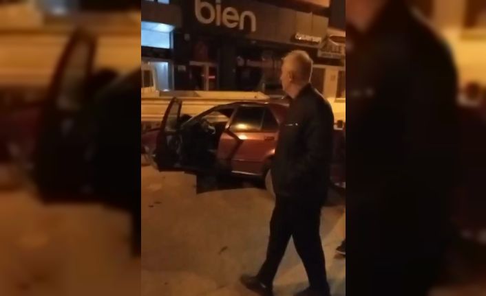 3 araca çarpan sürücü kaçtı