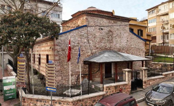 700 yıllık medresenin içerisine yapılan tuvalet ve mutfak isyan ettirdi