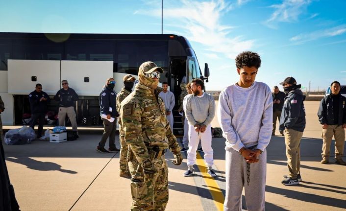 ABD, 10 "suçlu" göçmeni Guantanamo Körfezi’ne gönderdi