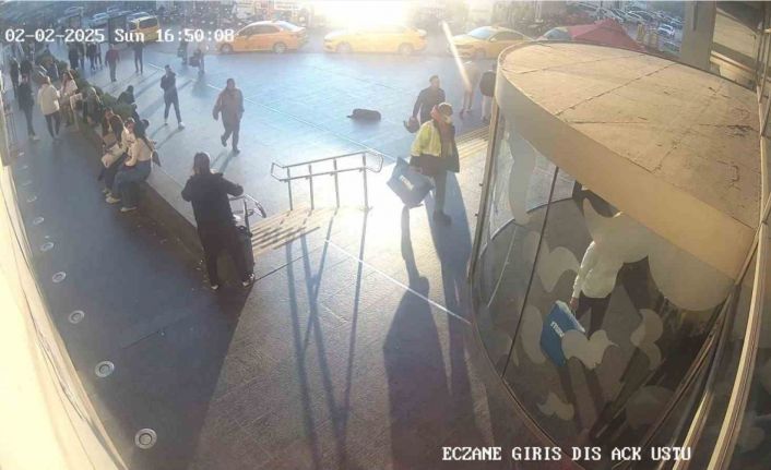 Adana’da AVM’nin havalandırma boşluğunda saklanan soyguncunun o anları güvenlik kameralarına yansıdı