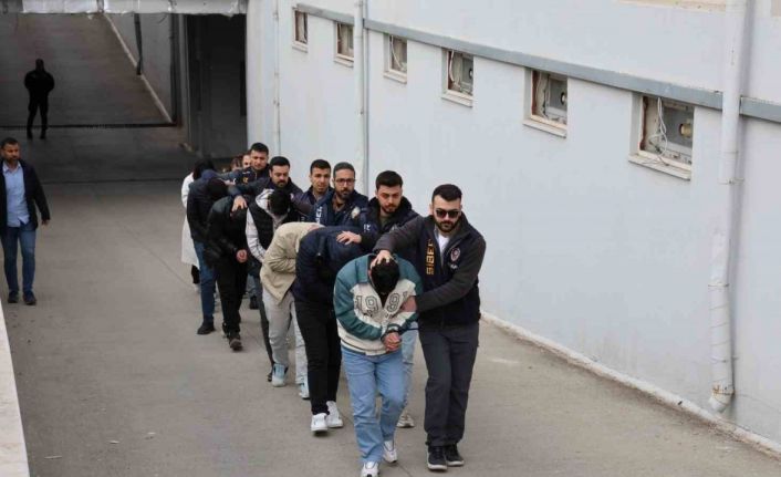 Adana’da günlük 2 milyon TL para döndüren yasadışı bahis şebekesi çökertildi