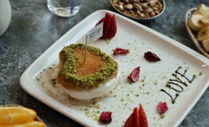 Adanalı tatlıcıdan 14 Şubat’a özel ’kalp’ şeklinde künefe