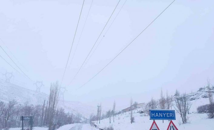 Adana’nın yüksek kesimlerinde kar yağışı etki oluyor