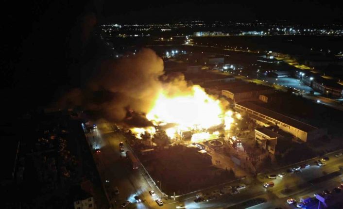 Afyonkarahisar’daki fabrika yangını havadan görüntülendi