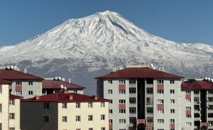 Ağrı Dağı ihtişamıyla göz kamaştırıyor