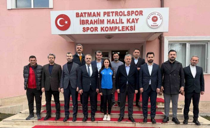 AK Parti İl Başkanı Şansi, şampiyon Tek’i altınla ödüllendirdi