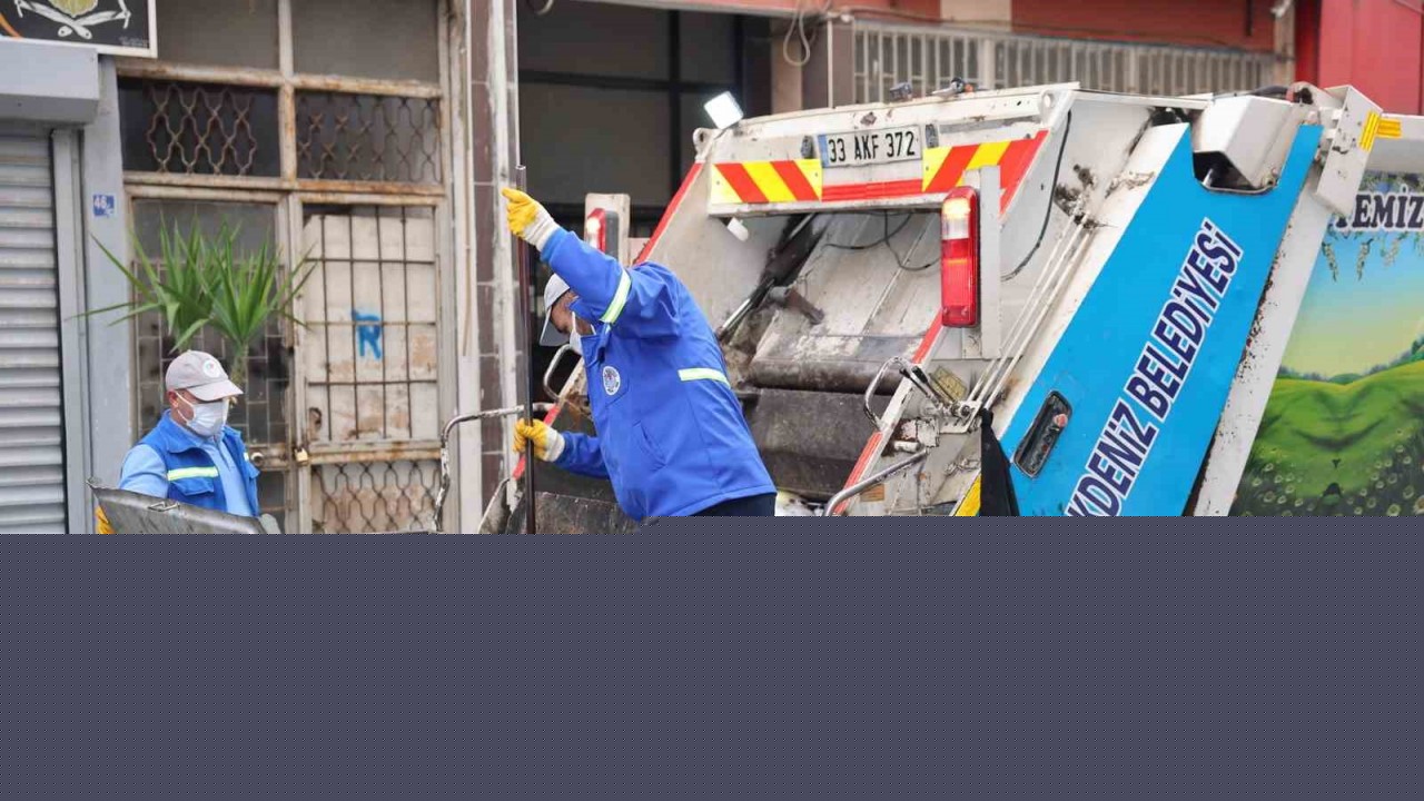 Akdeniz’de çöp konteynerleri yıkanıyor